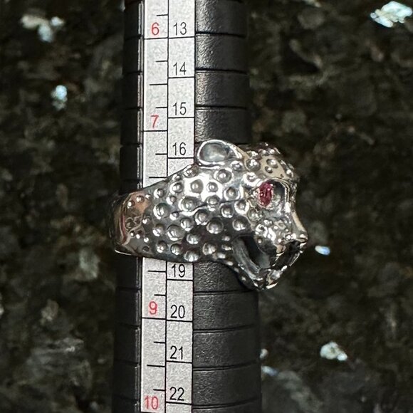 Custom 925 Sterling Silver Bold Red Ruby Gem Roaring Cheetah Signet Ring Size 8 - Picture 8 of 8